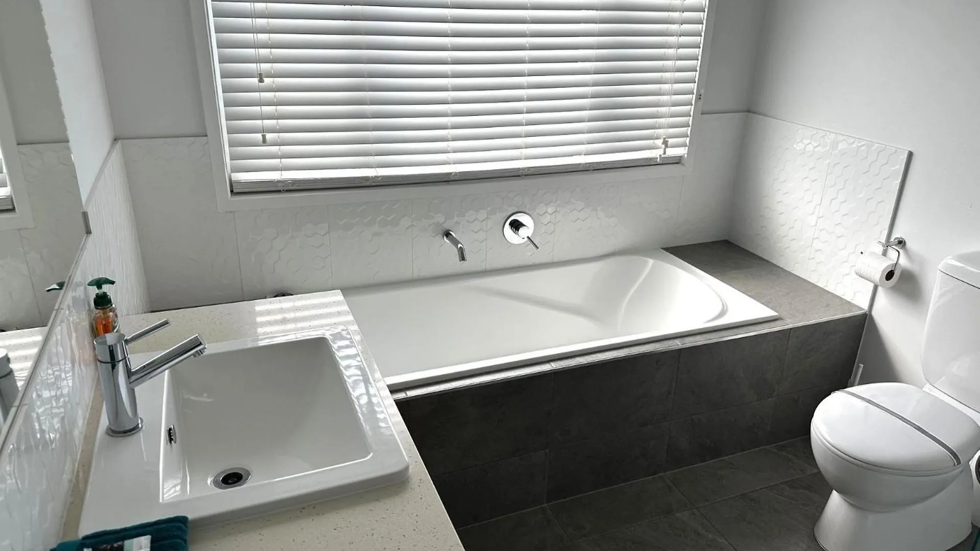 72 Bombala Crescent Villa Rainbow Beach 0*,  Australië